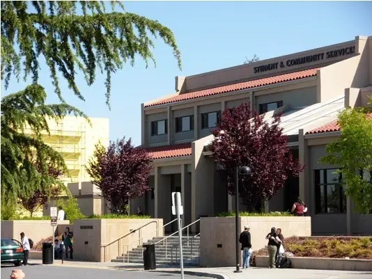 山麓和迪安萨社区学院- 迪安萨学院